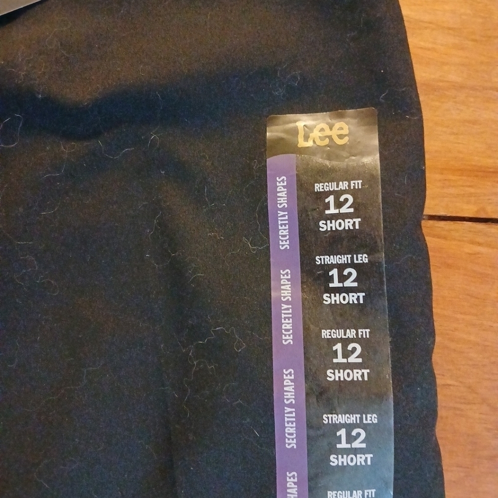 Lee Secretly Shapes Womens Size 12 Short Straight Leg Black Pants-Mid Rise - Picture 5 of 5